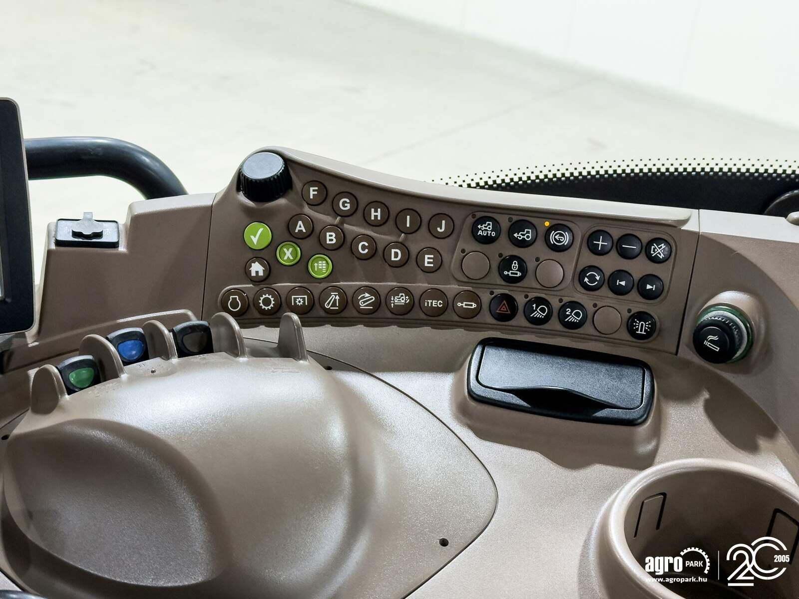 Traktor of the type John Deere 6190R, Gebrauchtmaschine in Csengele (Picture 17)