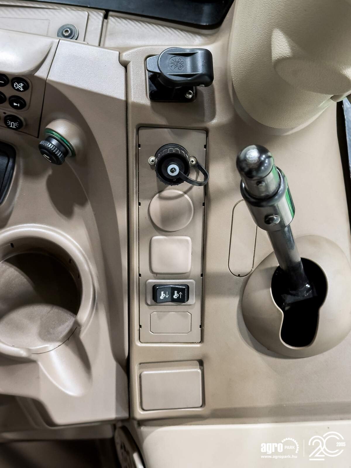 Traktor of the type John Deere 6190R, Gebrauchtmaschine in Csengele (Picture 18)