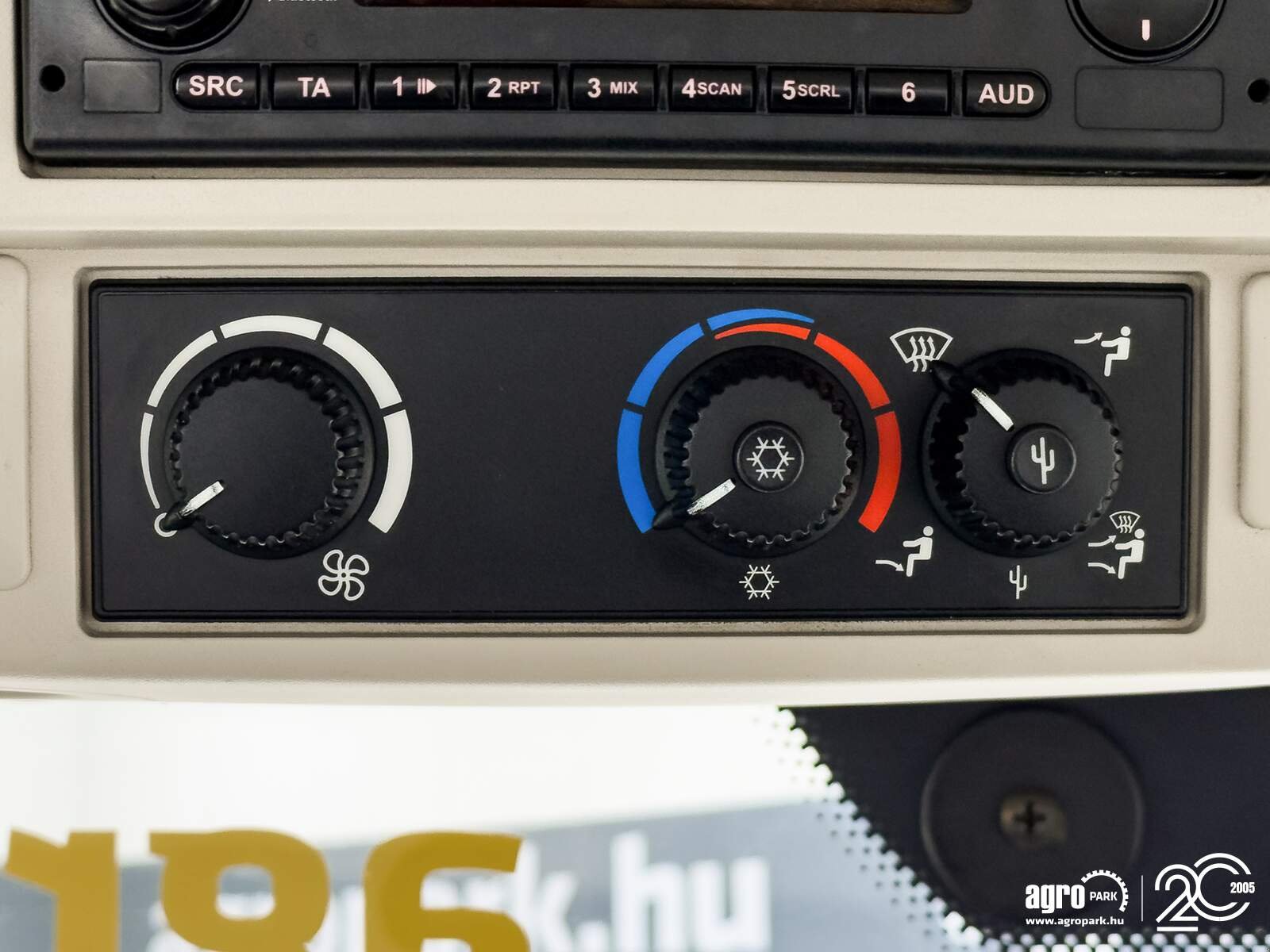 Traktor of the type John Deere 6190R, Gebrauchtmaschine in Csengele (Picture 25)