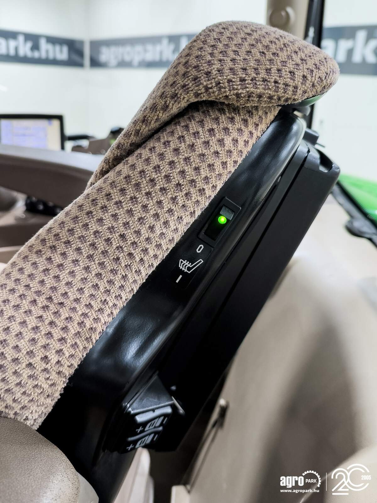 Traktor of the type John Deere 6190R, Gebrauchtmaschine in Csengele (Picture 29)