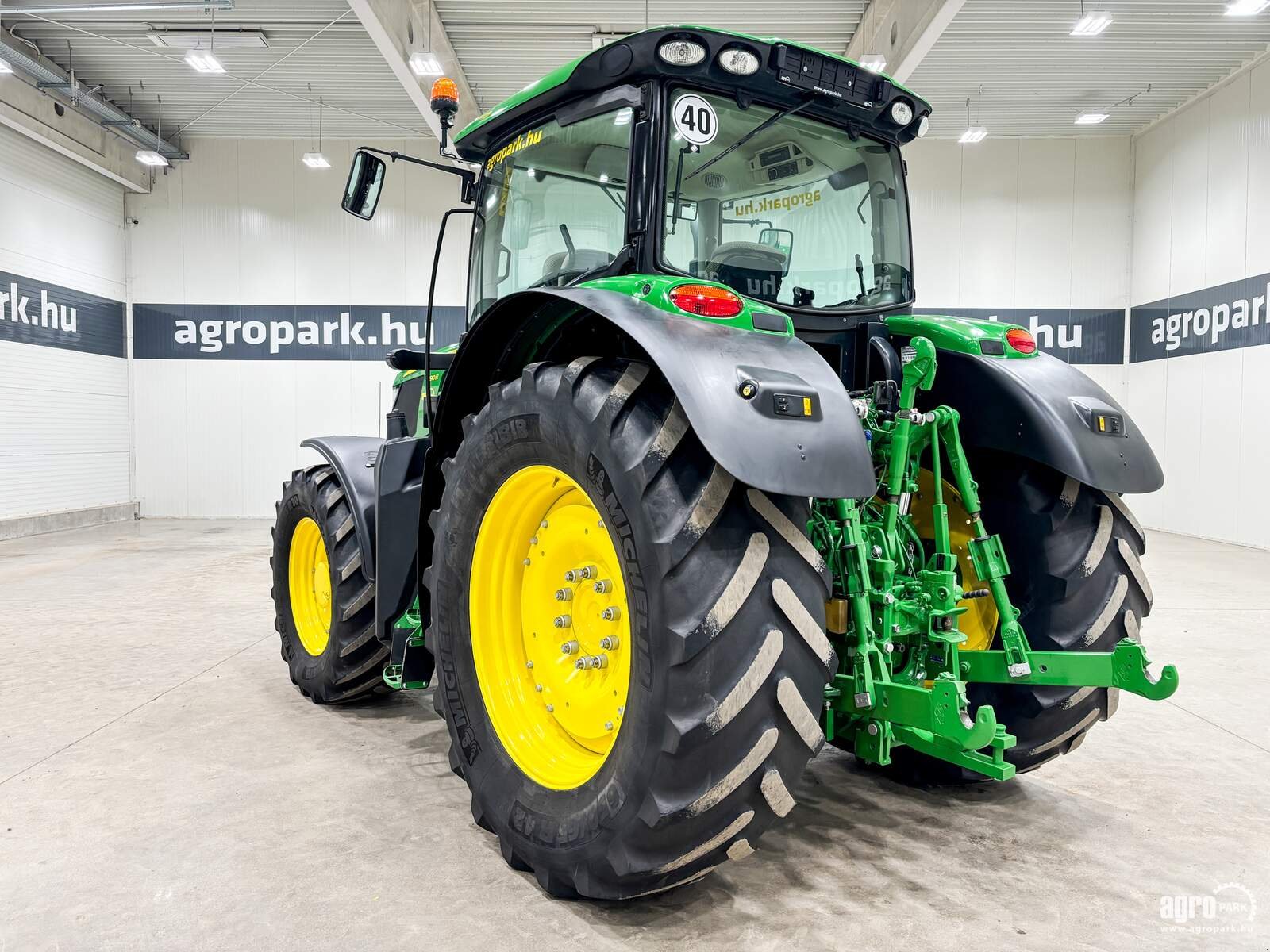 Traktor типа John Deere 6190R, Gebrauchtmaschine в Csengele (Фотография 4)
