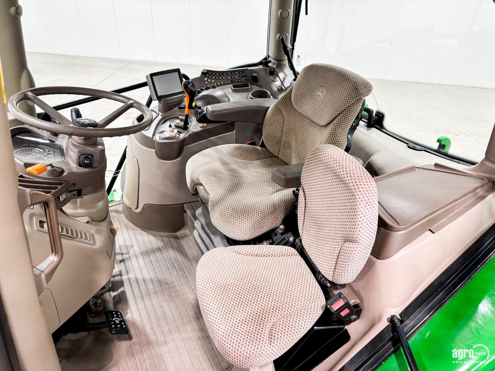 Traktor типа John Deere 6190R, Gebrauchtmaschine в Csengele (Фотография 8)