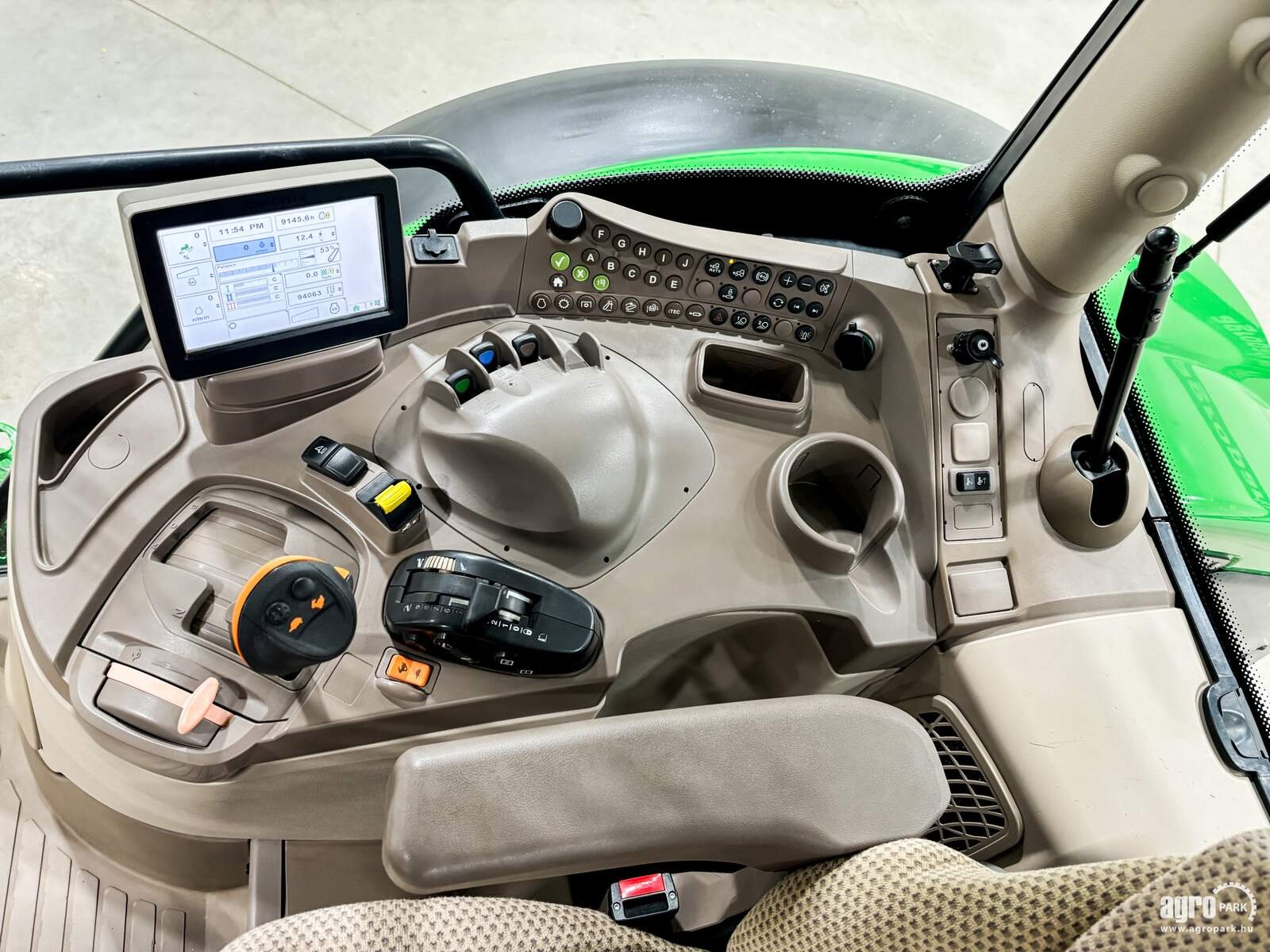 Traktor типа John Deere 6190R, Gebrauchtmaschine в Csengele (Фотография 9)