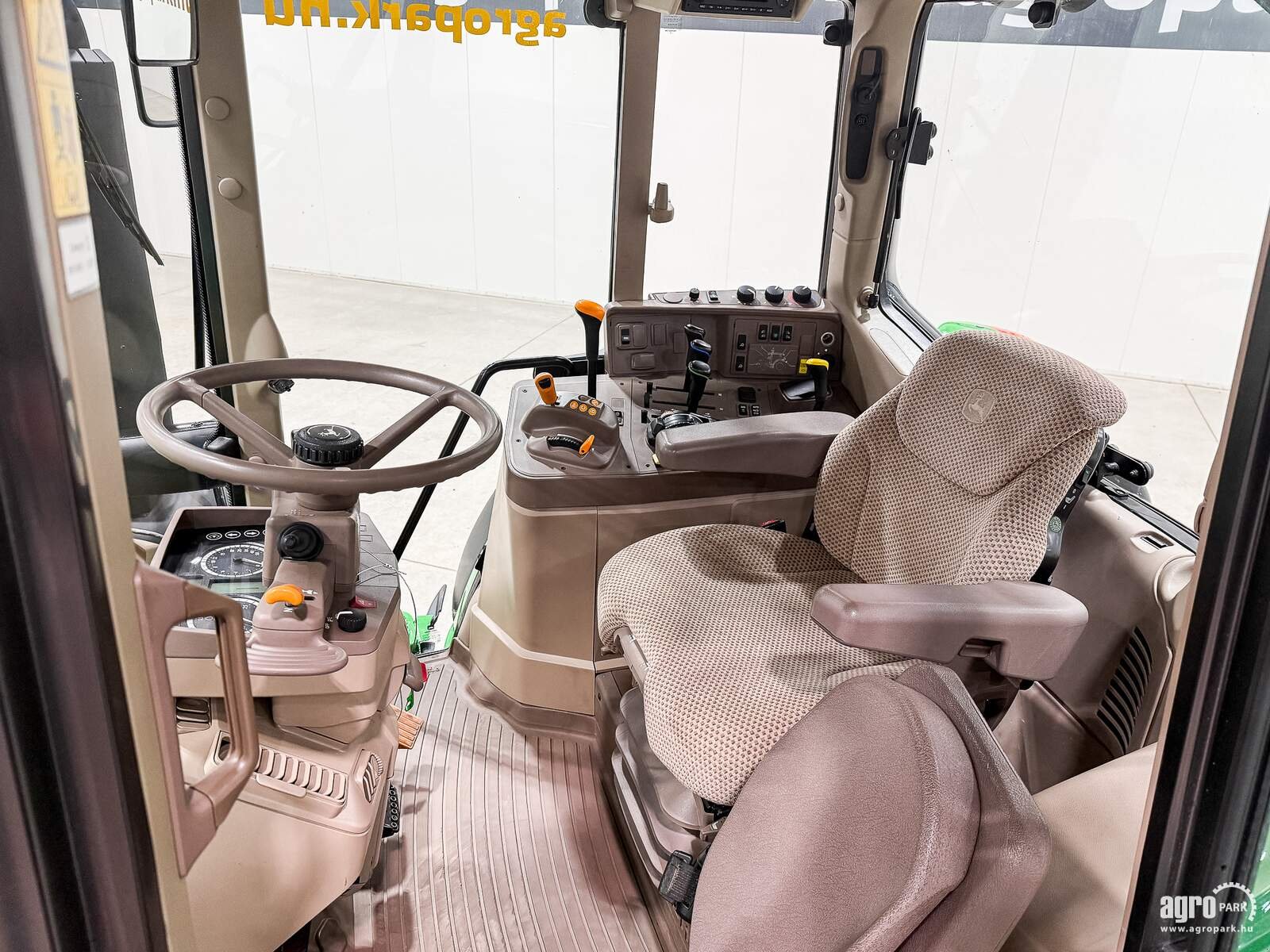 Traktor типа John Deere 6195M, Gebrauchtmaschine в Csengele (Фотография 8)