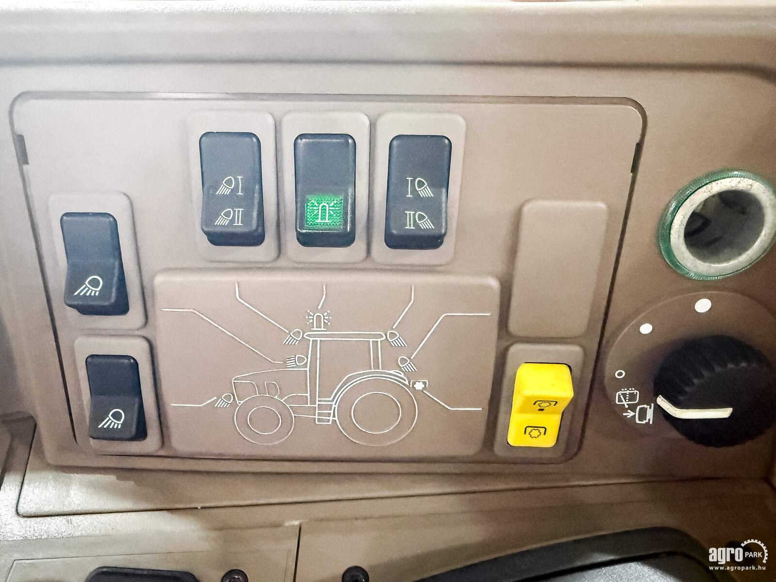 Traktor типа John Deere 6195M, Gebrauchtmaschine в Csengele (Фотография 25)
