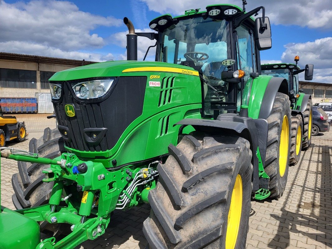 Traktor des Typs John Deere 6195M, Neumaschine in Mrągowo (Bild 2)