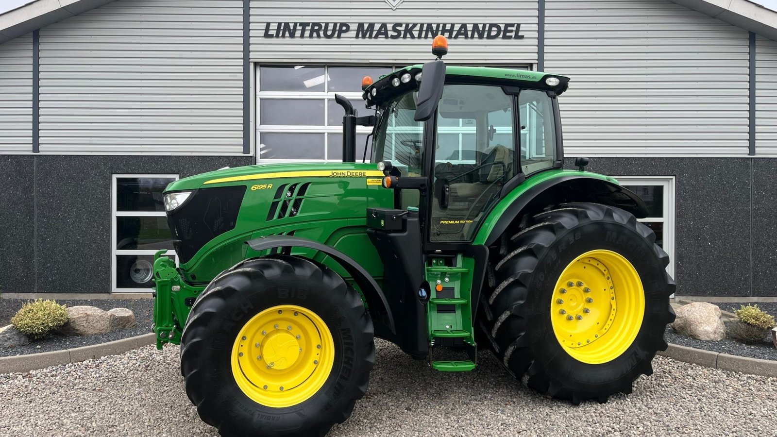 Traktor типа John Deere 6195R Premium Edition med frontlift, Gebrauchtmaschine в Lintrup (Фотография 1)