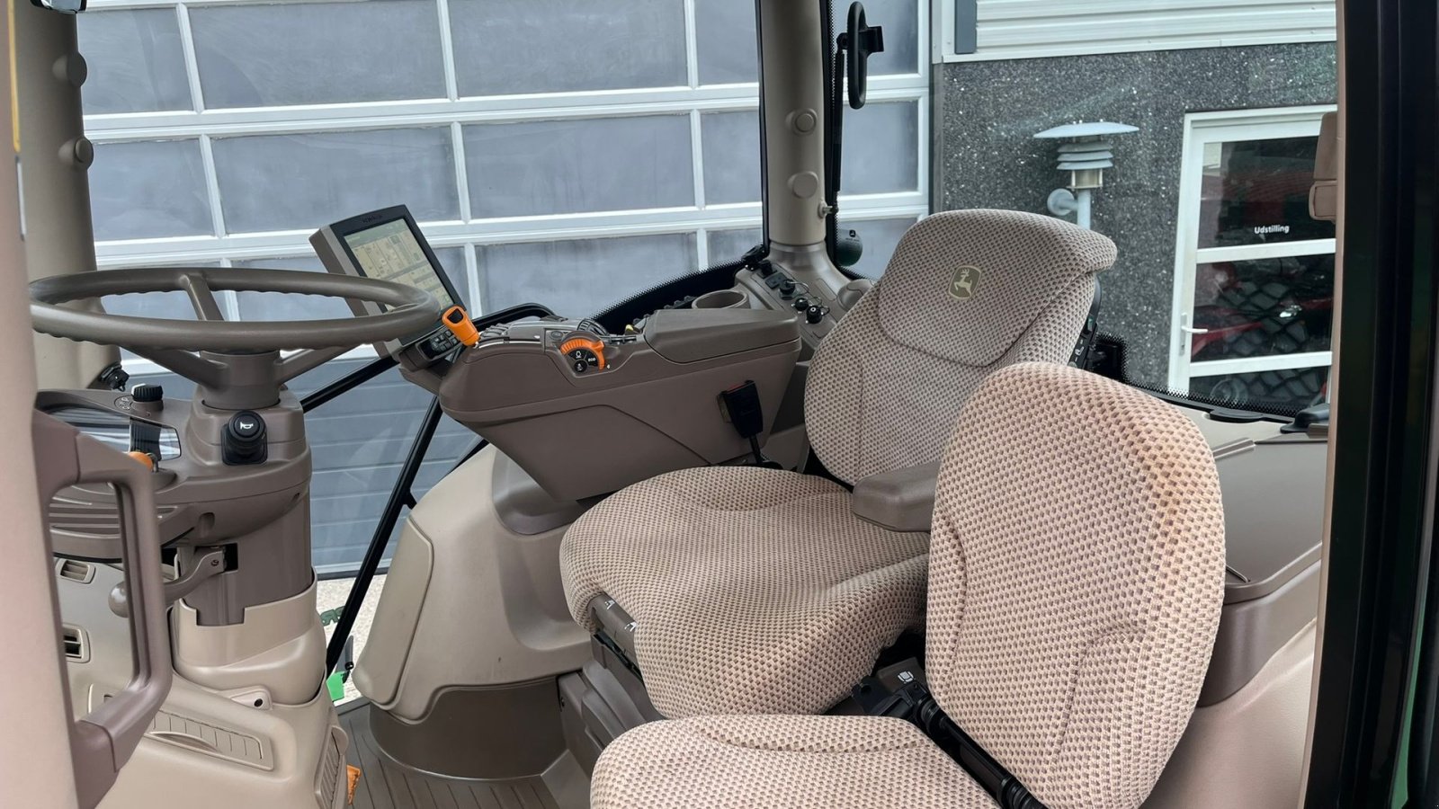 Traktor типа John Deere 6195R Premium Edition med frontlift, Gebrauchtmaschine в Lintrup (Фотография 8)