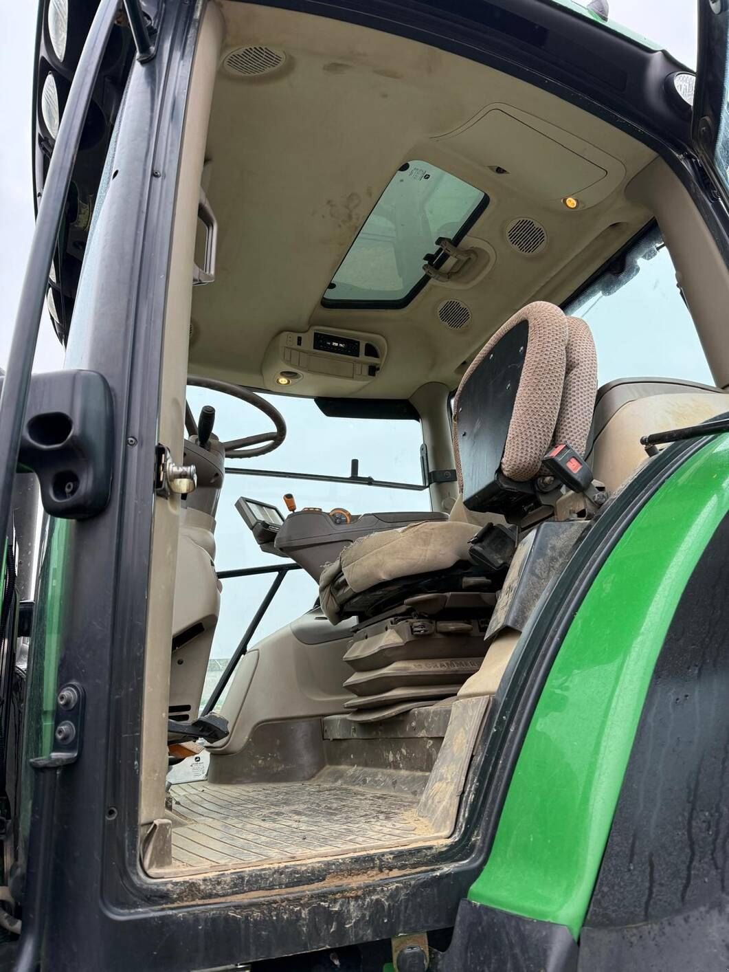 Traktor типа John Deere 6195R, Gebrauchtmaschine в BOSC LE HARD (Фотография 5)