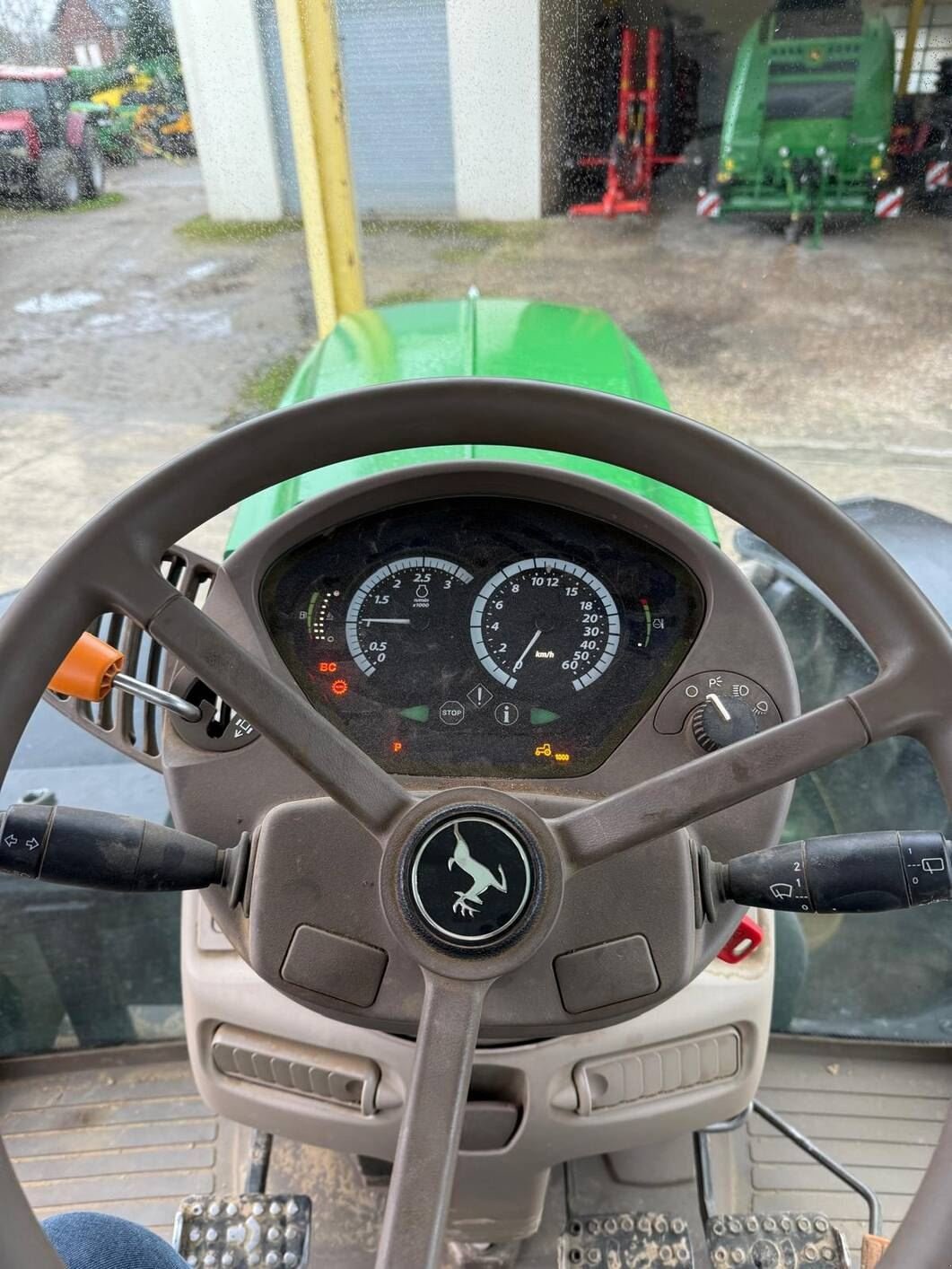 Traktor типа John Deere 6195R, Gebrauchtmaschine в BOSC LE HARD (Фотография 6)