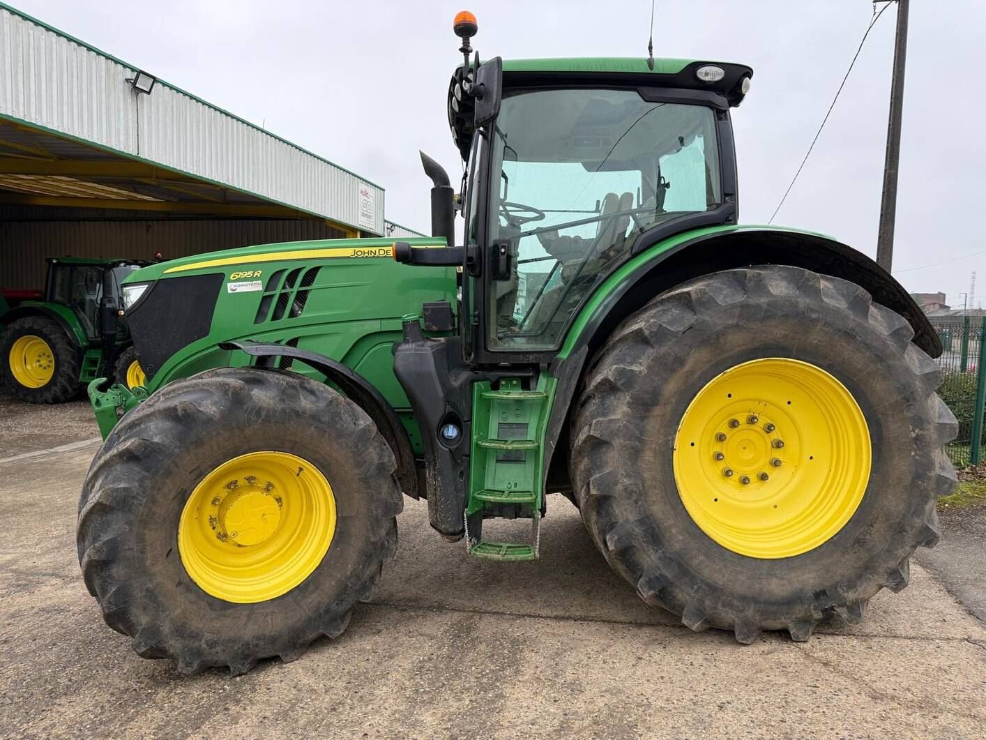 Traktor типа John Deere 6195R, Gebrauchtmaschine в BOSC LE HARD (Фотография 1)