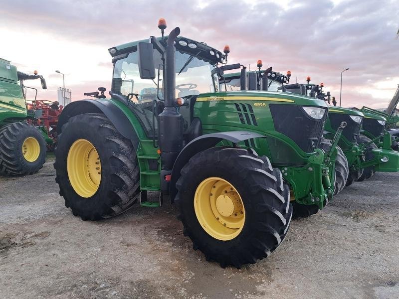 Traktor of the type John Deere 6195R, Gebrauchtmaschine in SAINT-GERMAIN DU PUY (Picture 2)
