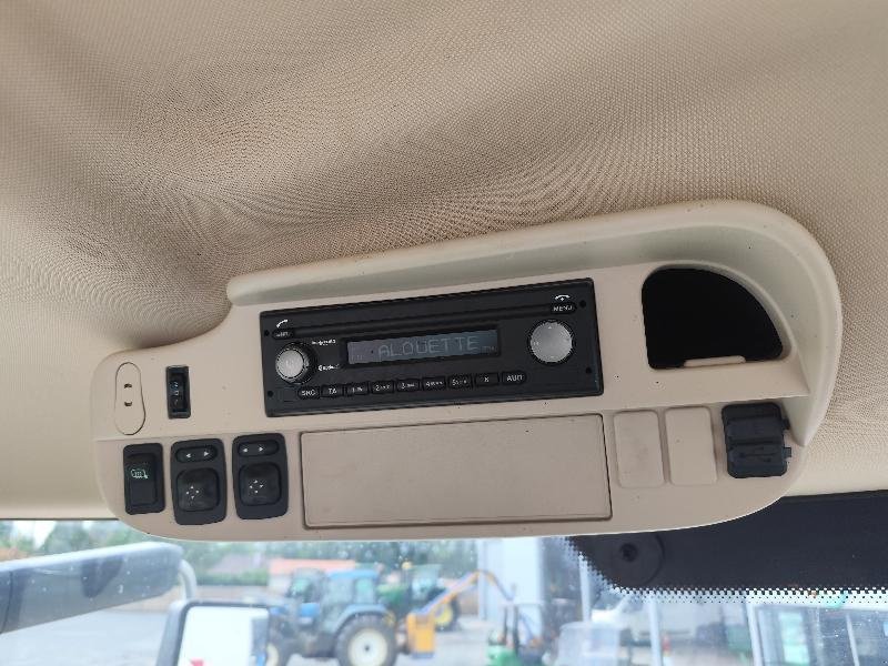 Traktor of the type John Deere 6195R, Gebrauchtmaschine in SAINT GENEST D'AMBIERE (Picture 9)