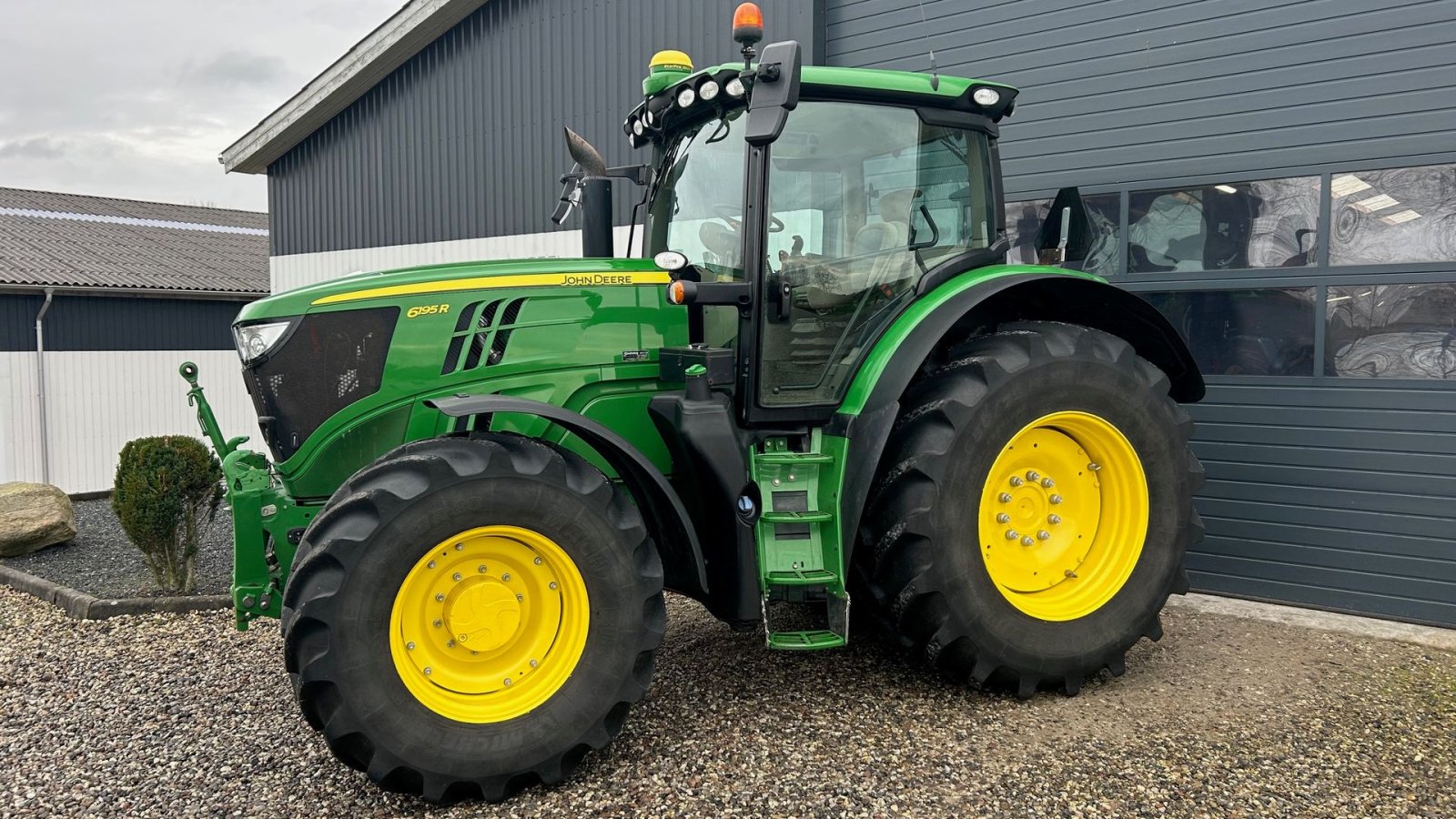 Traktor типа John Deere 6195R, Gebrauchtmaschine в Thorsø (Фотография 2)