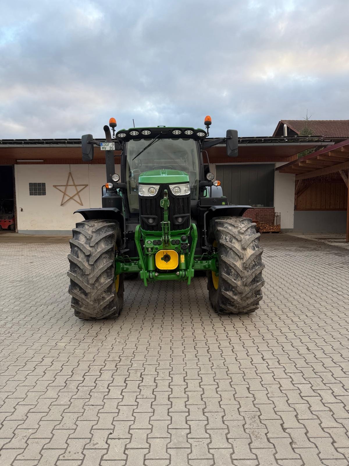 Traktor van het type John Deere 6195R, Gebrauchtmaschine in Aholming (Foto 1)