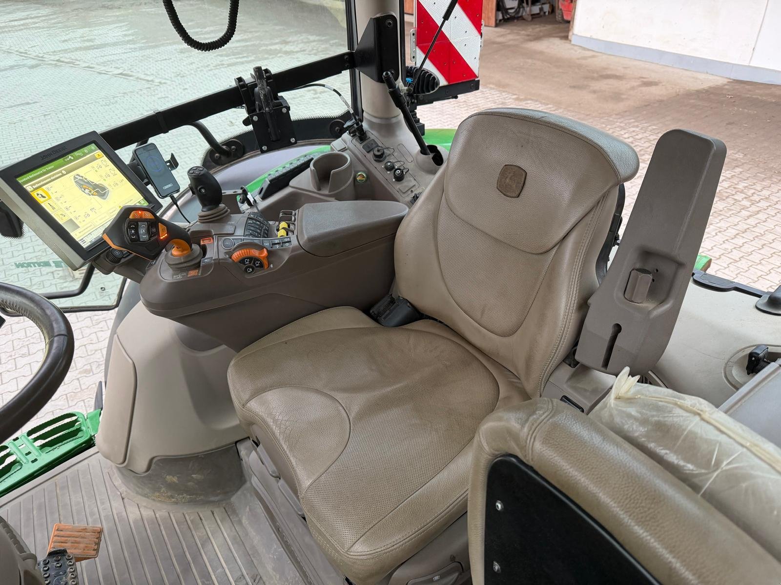 Traktor van het type John Deere 6195R, Gebrauchtmaschine in Aholming (Foto 12)