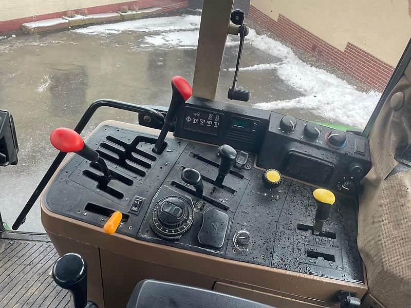 Traktor от тип John Deere 6200 A Allradtraktor mit Frontlader - TÜV - 40km/h wie 6100 6300 6400, Gebrauchtmaschine в Niedernhausen OT Engenhahn (Снимка 12)
