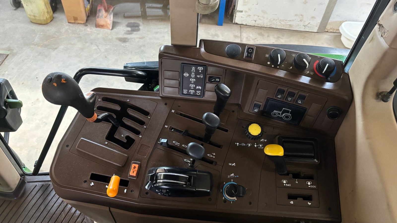 Traktor от тип John Deere 6210, Gebrauchtmaschine в Thorsø (Снимка 19)