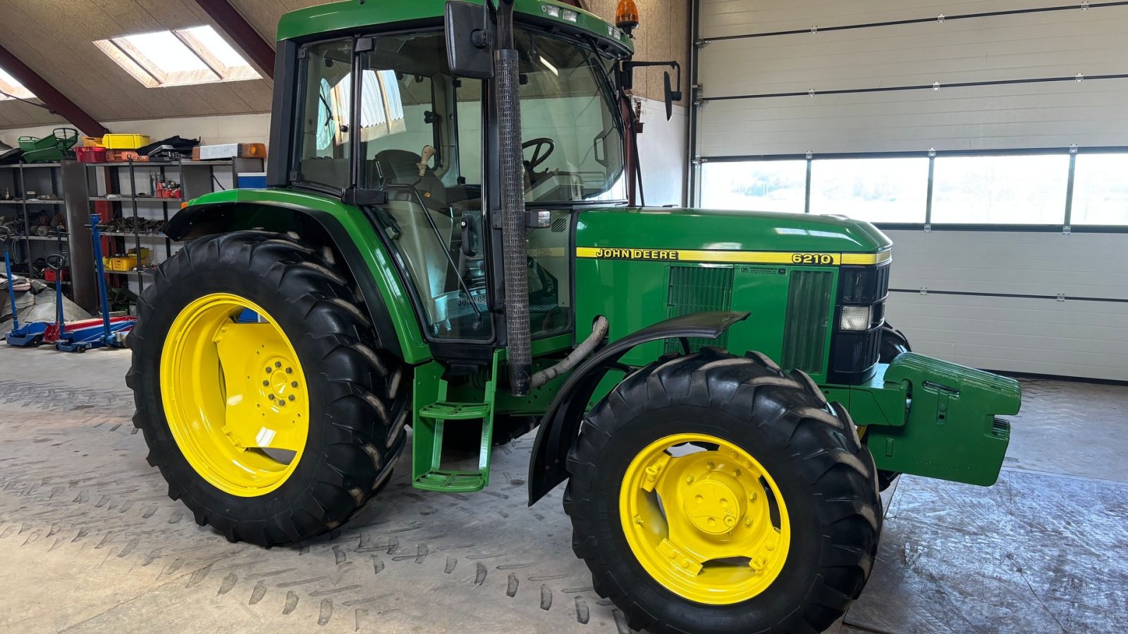 Traktor от тип John Deere 6210, Gebrauchtmaschine в Thorsø (Снимка 12)