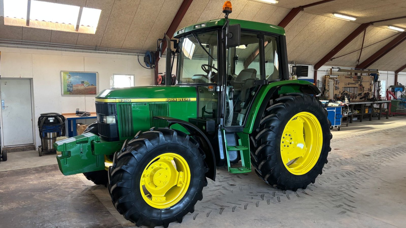 Traktor от тип John Deere 6210, Gebrauchtmaschine в Thorsø (Снимка 1)