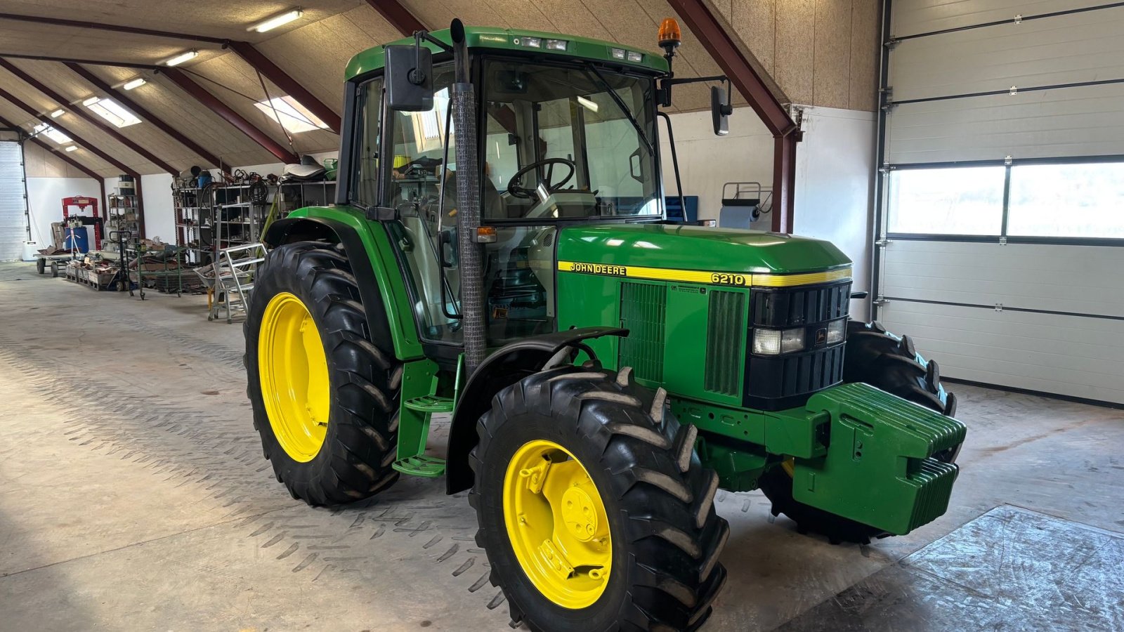 Traktor от тип John Deere 6210, Gebrauchtmaschine в Thorsø (Снимка 11)