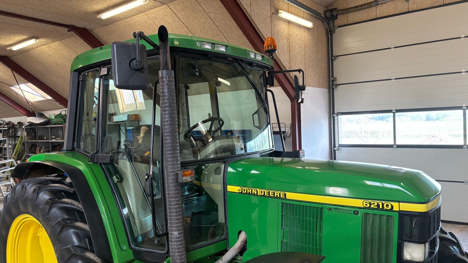 Traktor от тип John Deere 6210, Gebrauchtmaschine в Thorsø (Снимка 16)