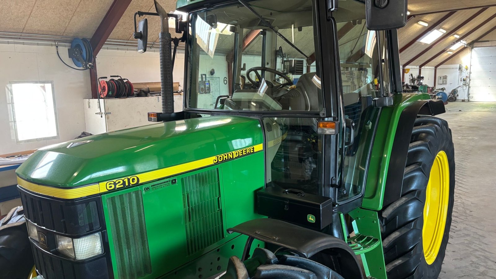Traktor от тип John Deere 6210, Gebrauchtmaschine в Thorsø (Снимка 15)