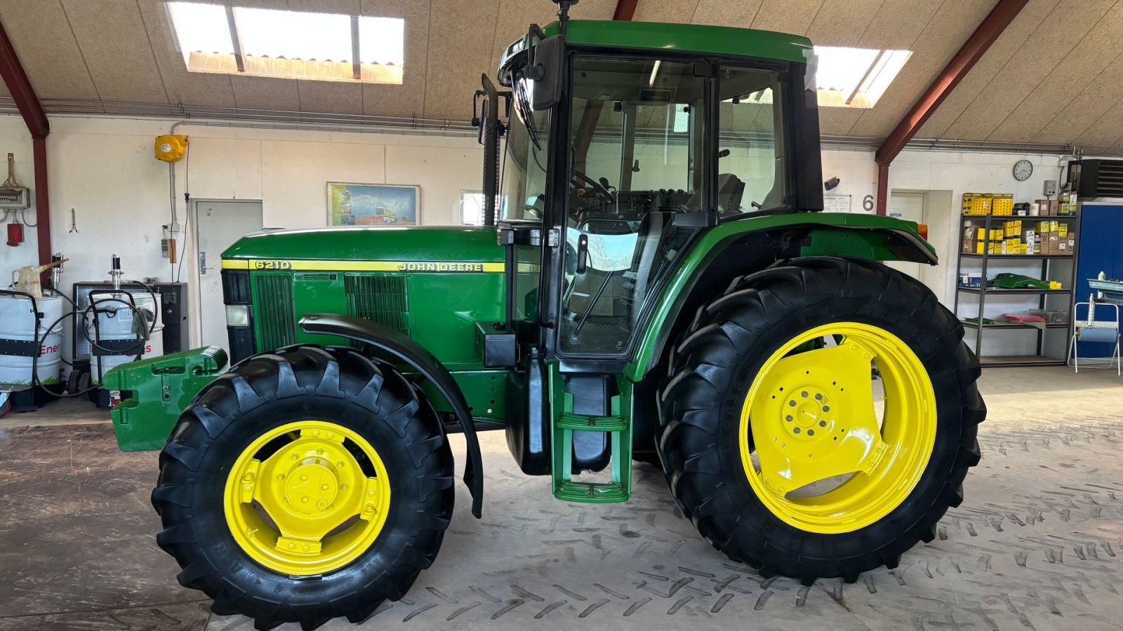 Traktor от тип John Deere 6210, Gebrauchtmaschine в Thorsø (Снимка 3)