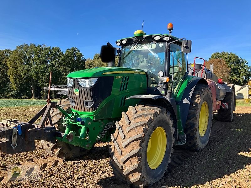 Traktor del tipo John Deere 6210R *Direct Drive*, Gebrauchtmaschine en Salsitz