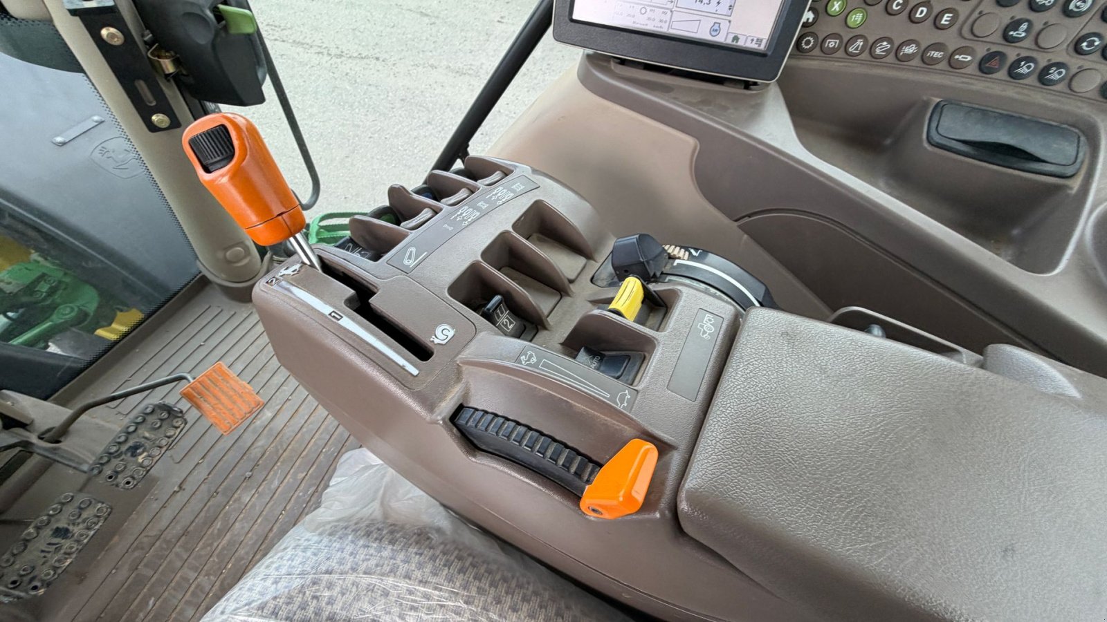 Traktor tipa John Deere 6210R KUN 3900 TIMER!, Gebrauchtmaschine u Nørager (Slika 21)