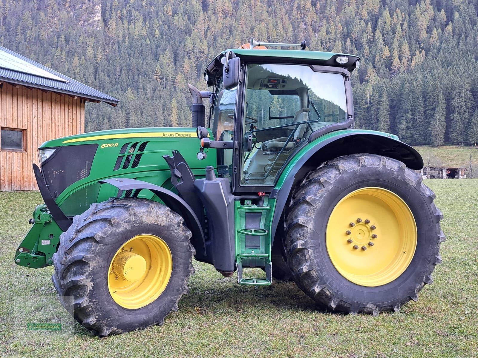 Traktor типа John Deere 6210R, Gebrauchtmaschine в Schlitters (Фотография 1)