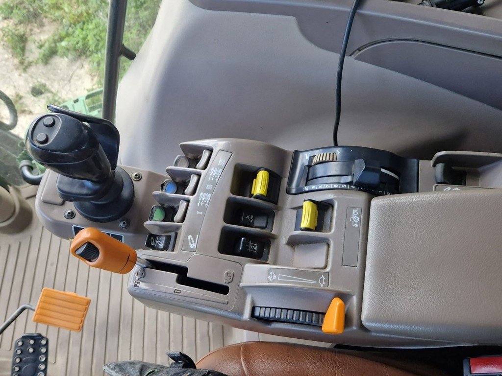 Traktor Türe ait John Deere 6210R, Gebrauchtmaschine içinde Chavornay (resim 8)