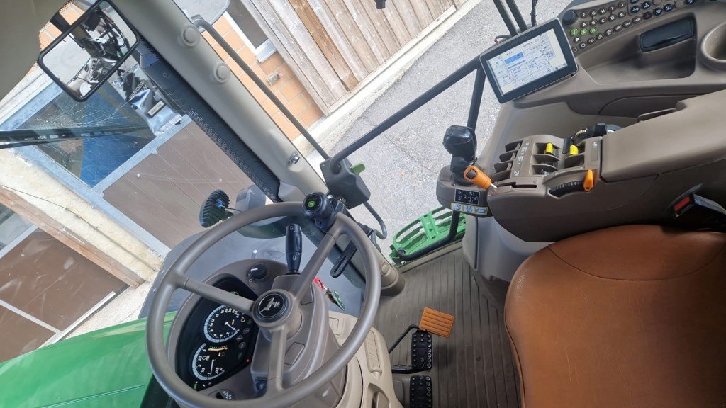 Traktor Türe ait John Deere 6210R, Gebrauchtmaschine içinde Chavornay (resim 5)