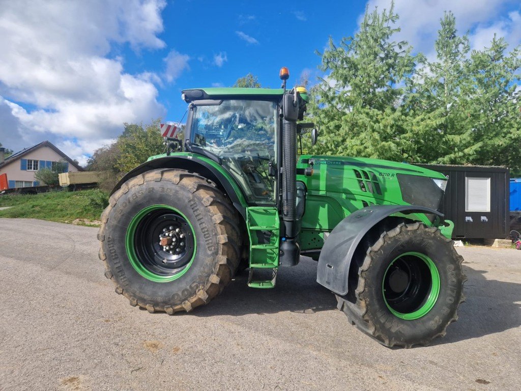 Traktor Türe ait John Deere 6210R, Gebrauchtmaschine içinde Chavornay (resim 1)