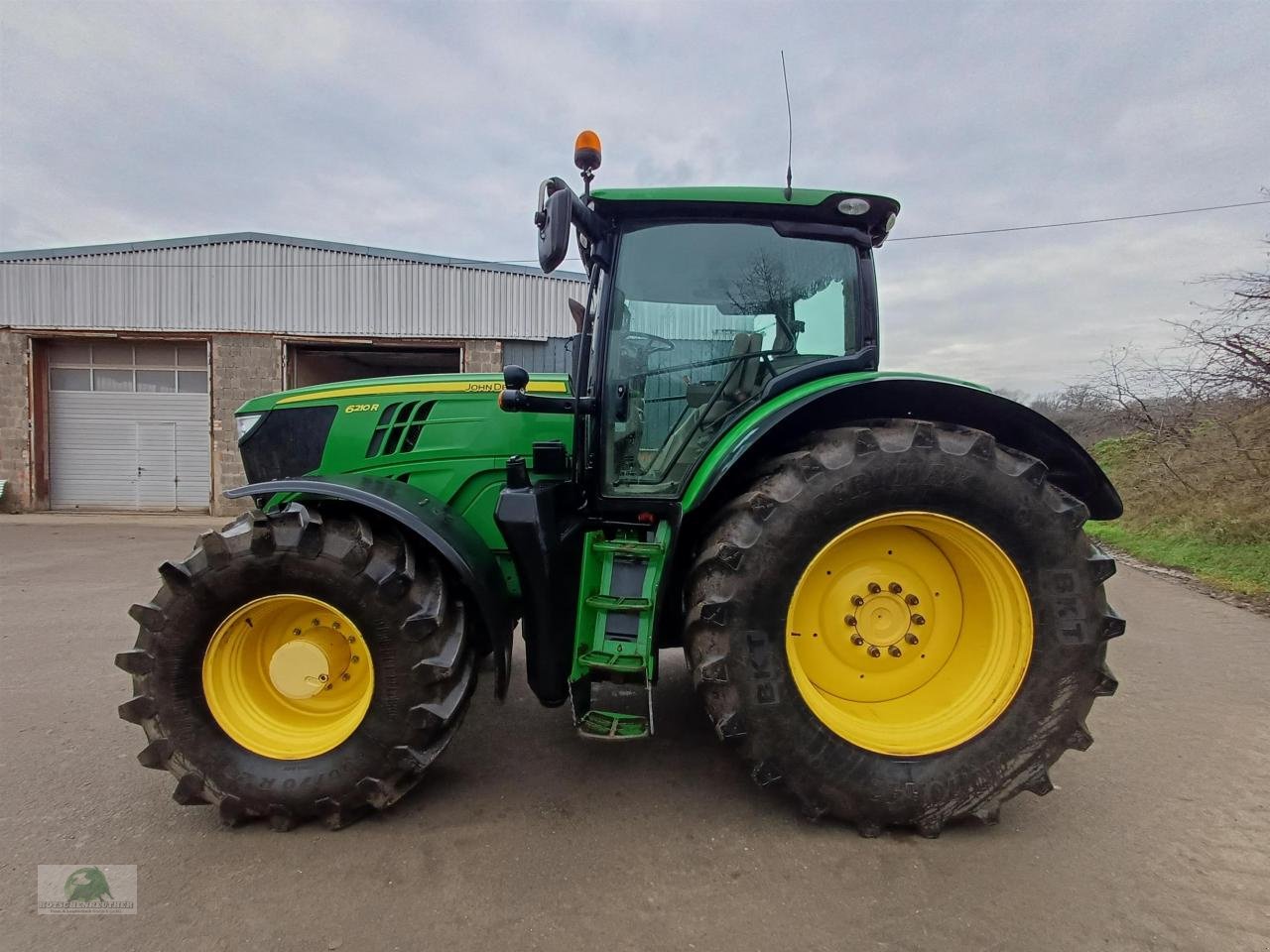 Traktor des Typs John Deere 6210R, Gebrauchtmaschine in Hofheim (Bild 1)