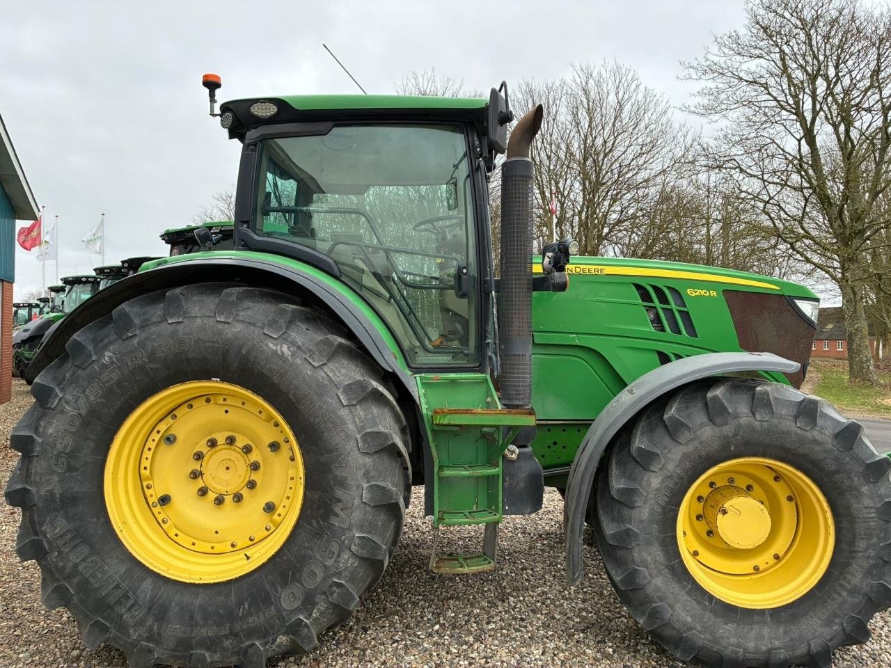 Traktor от тип John Deere 6210R, Gebrauchtmaschine в Videbæk (Снимка 2)