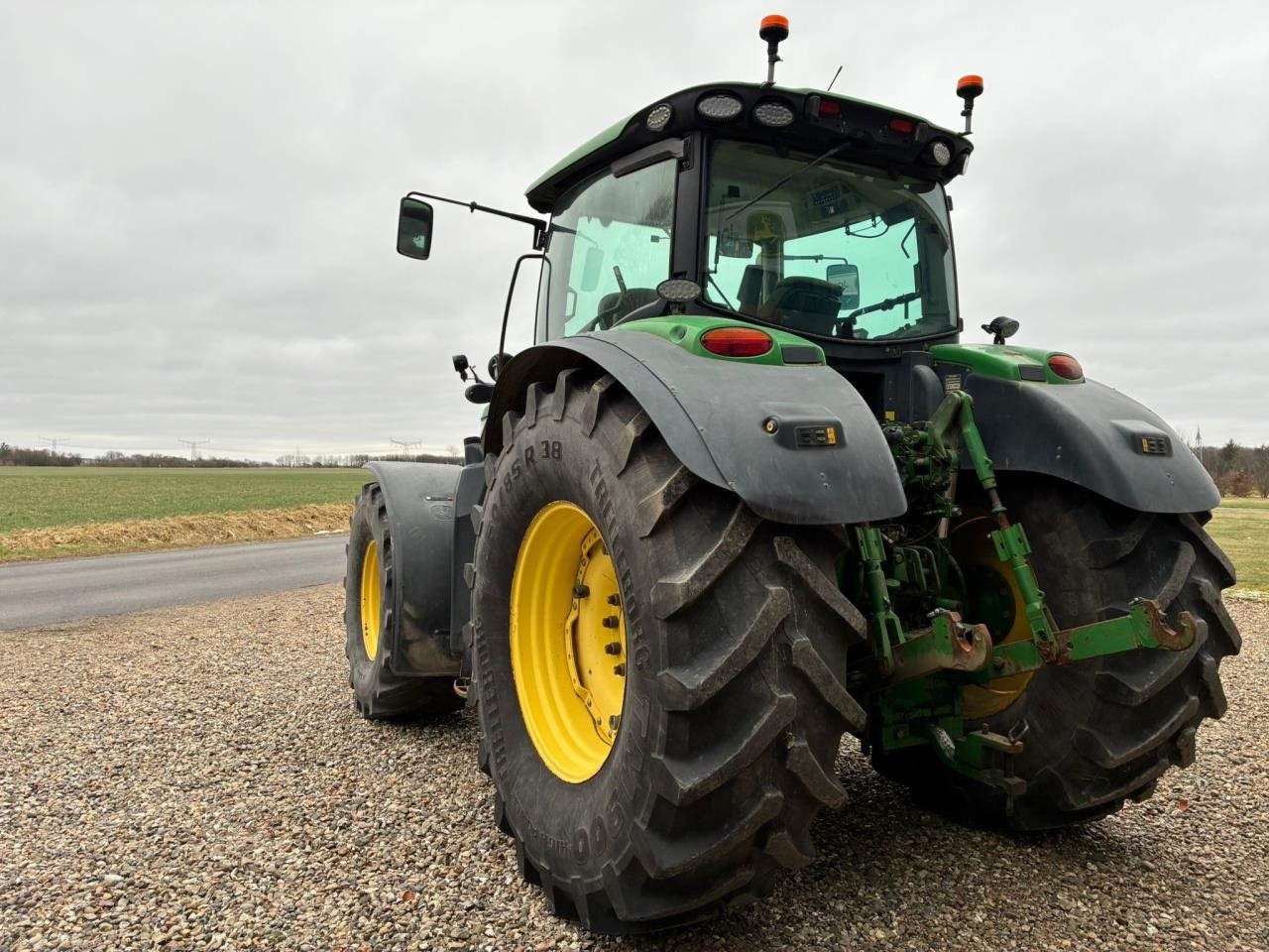Traktor от тип John Deere 6210R, Gebrauchtmaschine в Videbæk (Снимка 3)