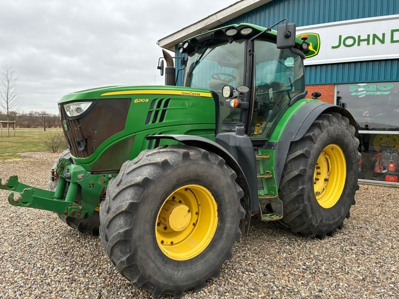 Traktor от тип John Deere 6210R, Gebrauchtmaschine в Videbæk (Снимка 8)