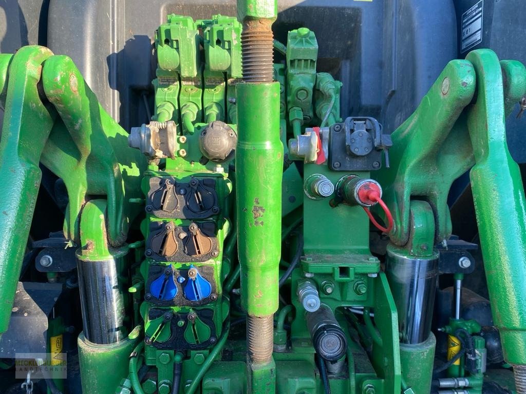 Traktor des Typs John Deere 6215 R + GPS Starfire 3000, Gebrauchtmaschine in Mühlengeez (Bild 12)