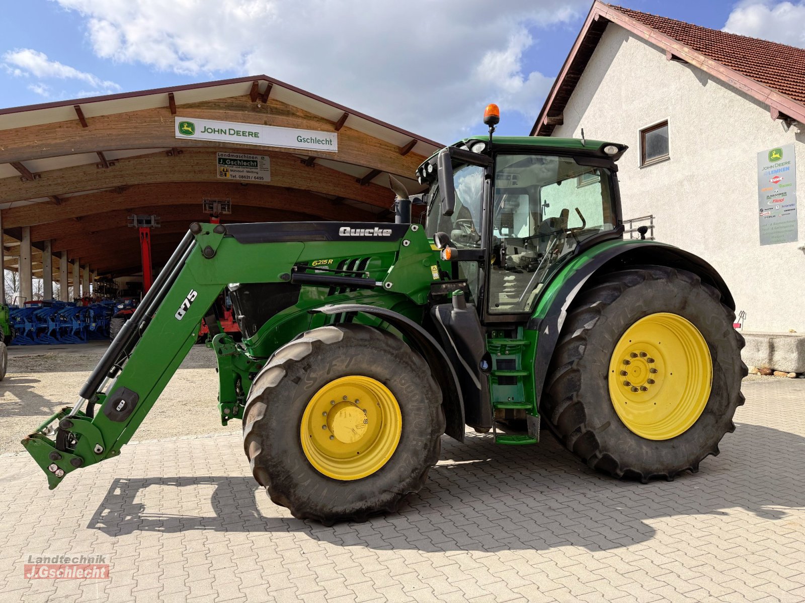 Traktor типа John Deere 6215 R mit Frontlader, Gebrauchtmaschine в Mühldorf (Фотография 1)