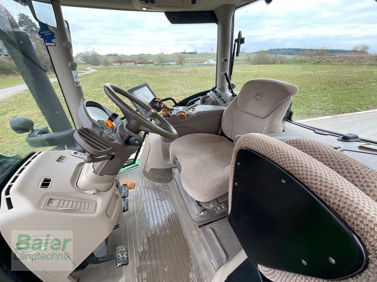 Traktor typu John Deere 6215 R, Gebrauchtmaschine v OBERNDORF-HOCHMOESSINGEN (Obrázek 6)