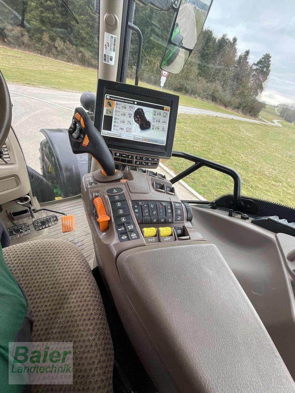 Traktor typu John Deere 6215 R, Gebrauchtmaschine v OBERNDORF-HOCHMOESSINGEN (Obrázek 7)