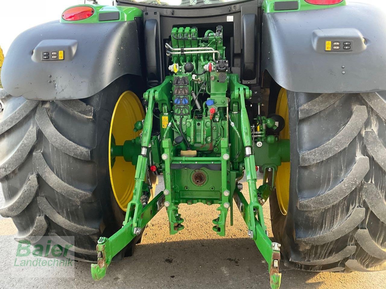 Traktor of the type John Deere 6215 R, Gebrauchtmaschine in OBERNDORF-HOCHMOESSINGEN (Picture 5)