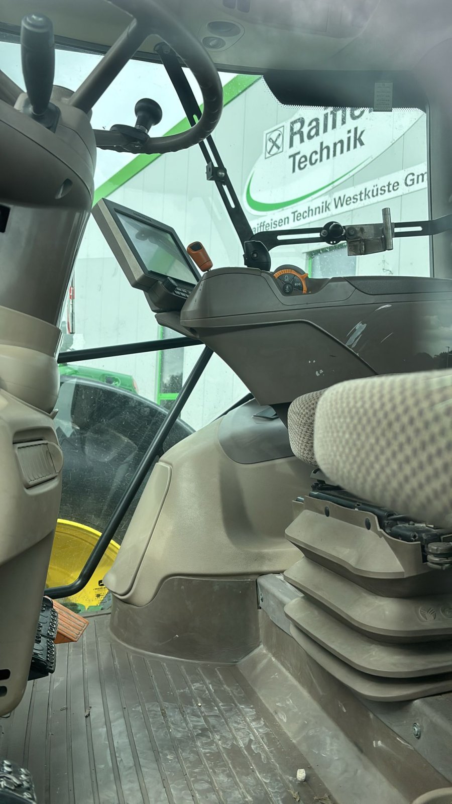 Traktor типа John Deere 6215 R, Gebrauchtmaschine в Lohe-Rickelshof (Фотография 6)