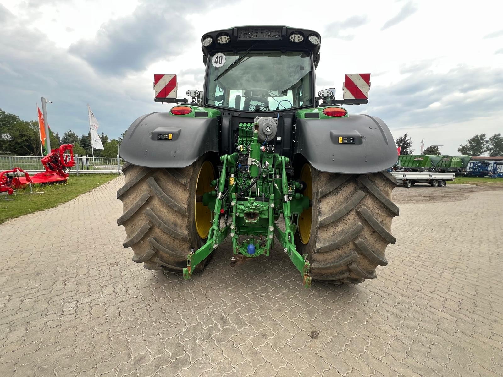 Traktor des Typs John Deere 6215 R, Gebrauchtmaschine in Kruckow (Bild 4)