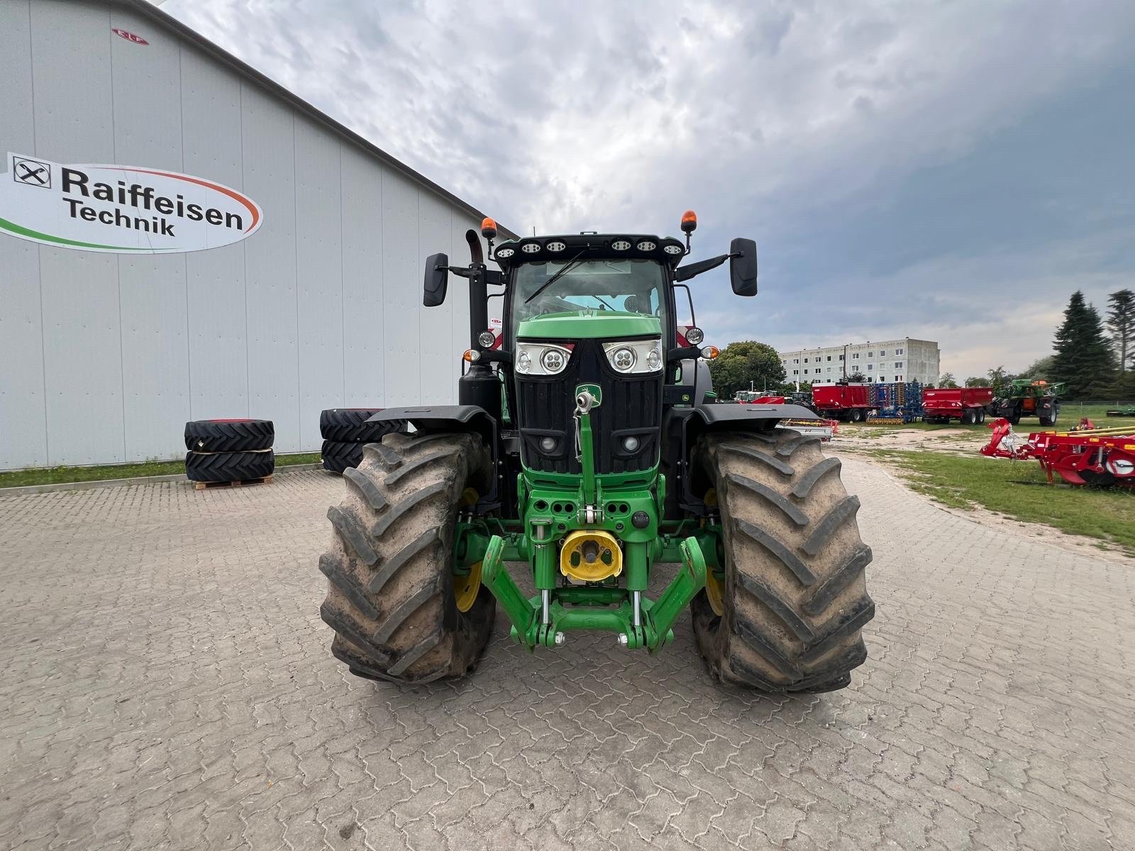 Traktor des Typs John Deere 6215 R, Gebrauchtmaschine in Kruckow (Bild 5)