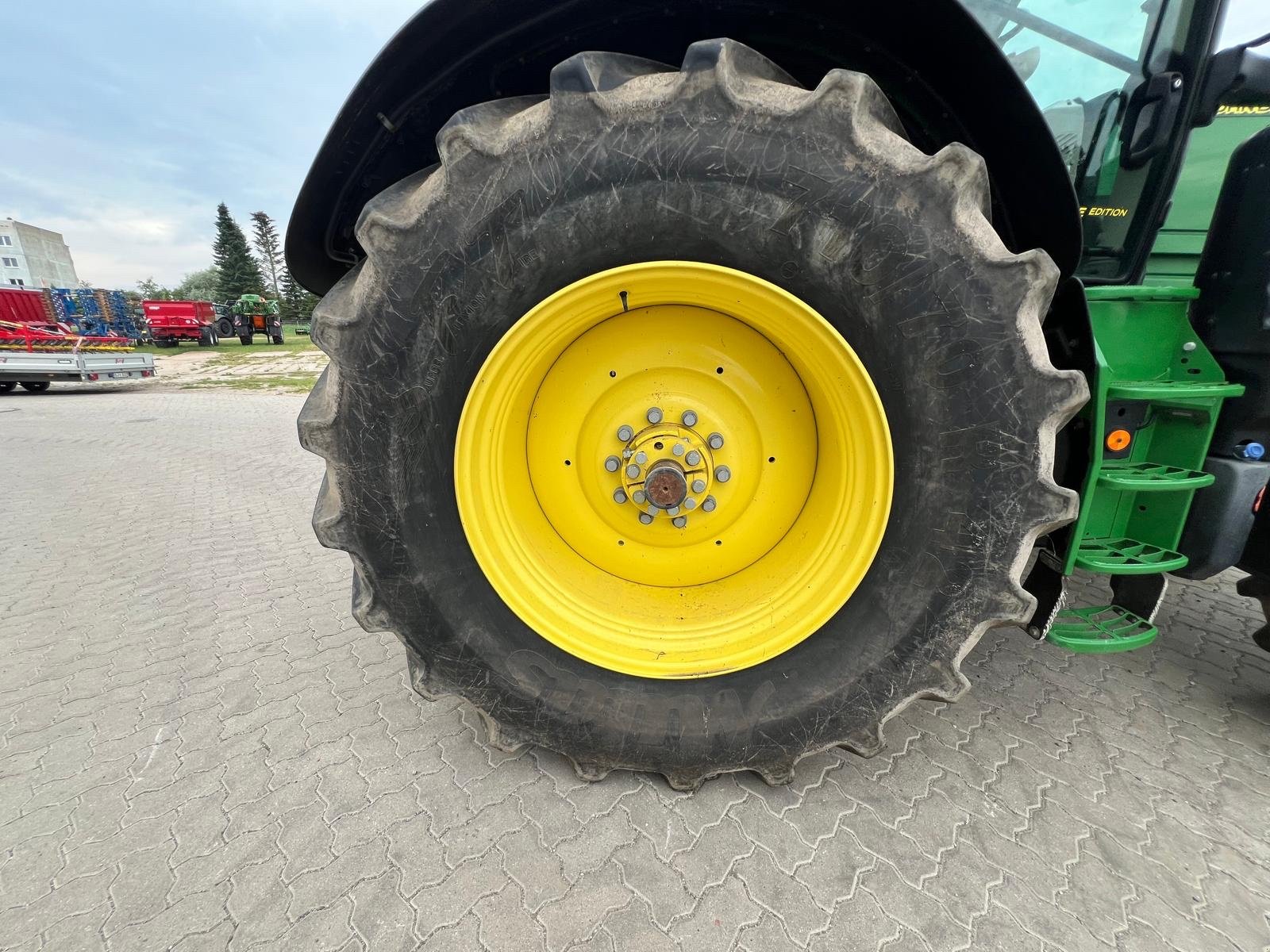 Traktor des Typs John Deere 6215 R, Gebrauchtmaschine in Kruckow (Bild 9)