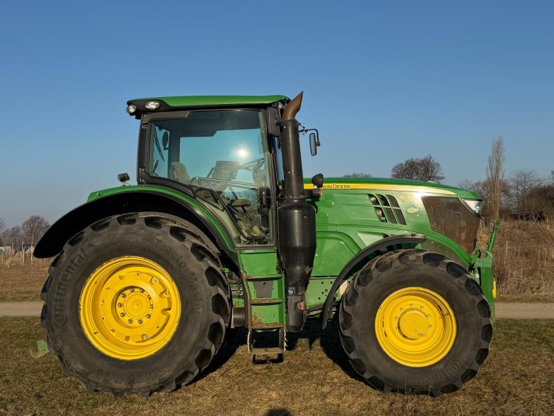 Traktor от тип John Deere 6215 R, Gebrauchtmaschine в Könnern