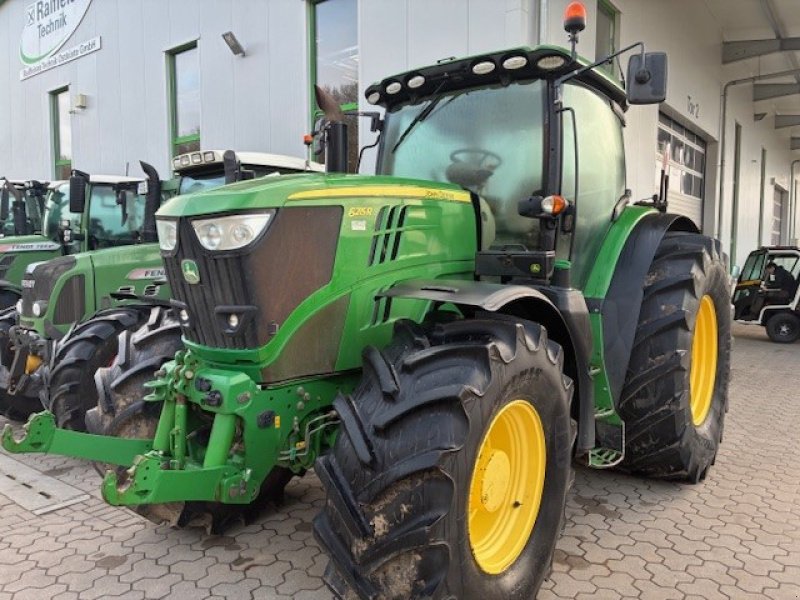 Traktor des Typs John Deere 6215 R, Gebrauchtmaschine in Preetz (Bild 1)