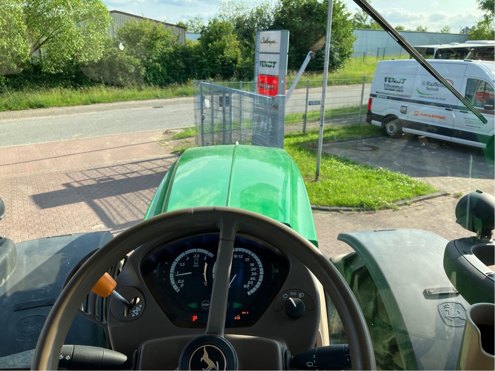 Traktor типа John Deere 6215 R, Gebrauchtmaschine в Goldberg (Фотография 8)